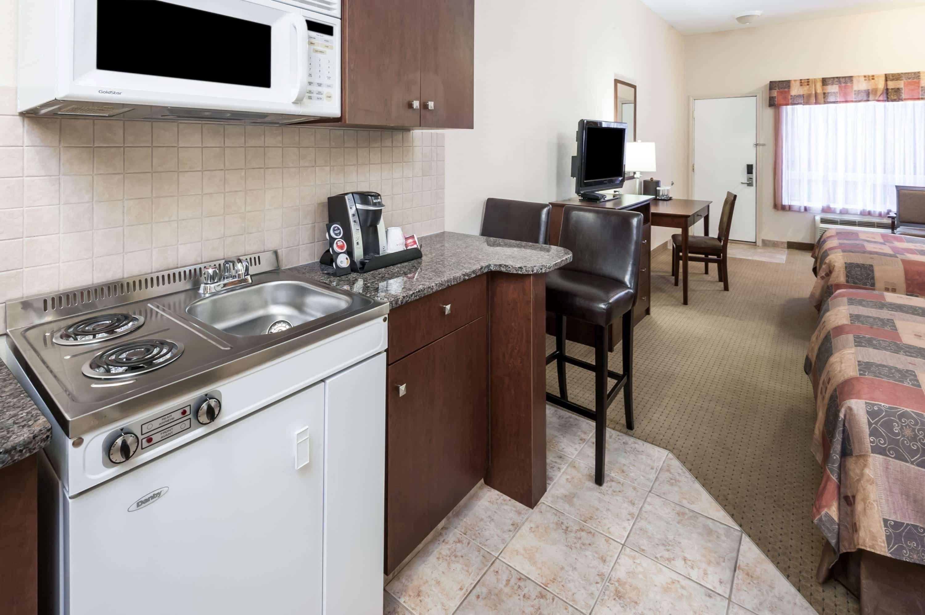 Ramada By Wyndham High River Exterior photo
