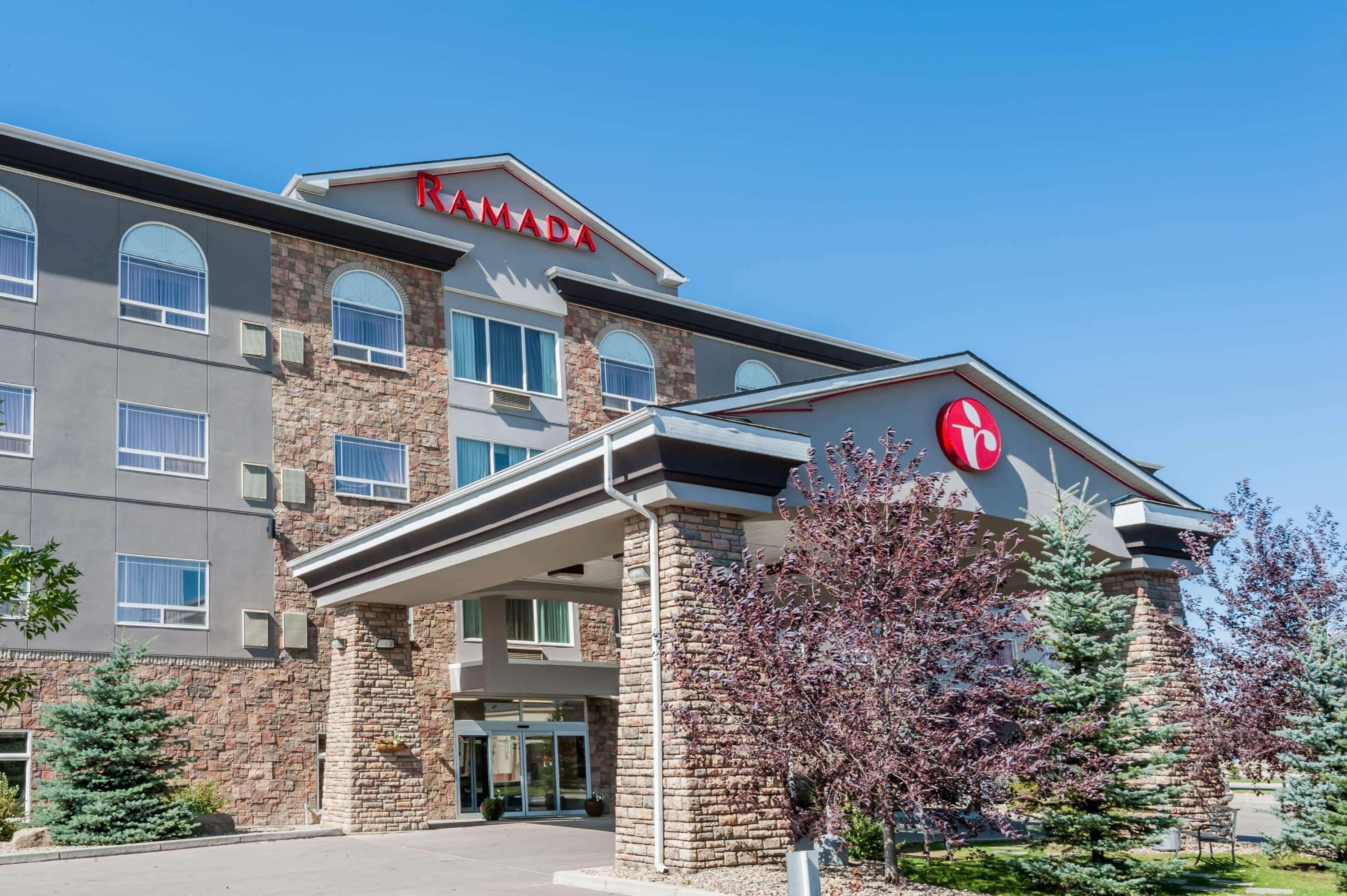 Ramada By Wyndham High River Exterior photo