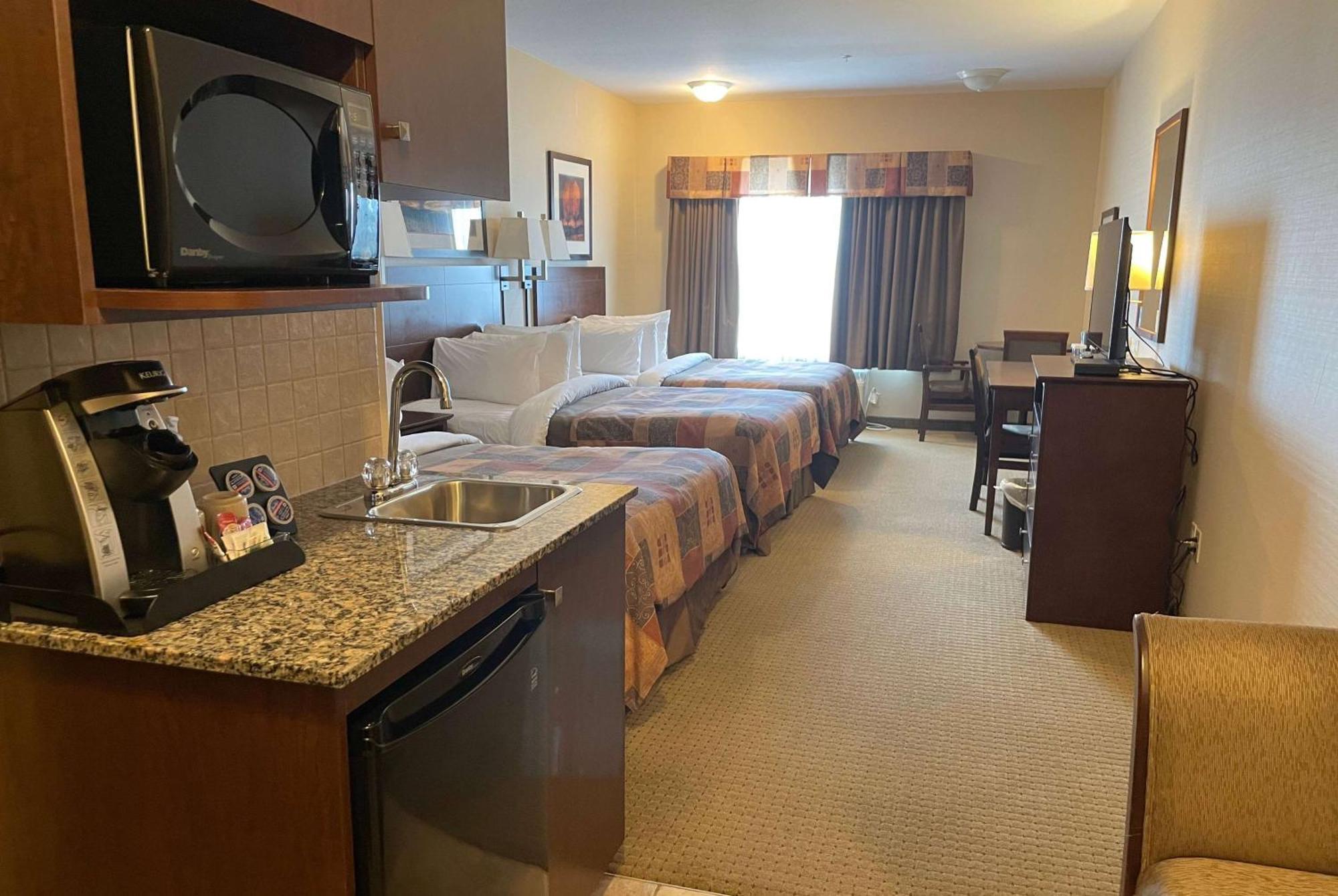 Ramada By Wyndham High River Exterior photo