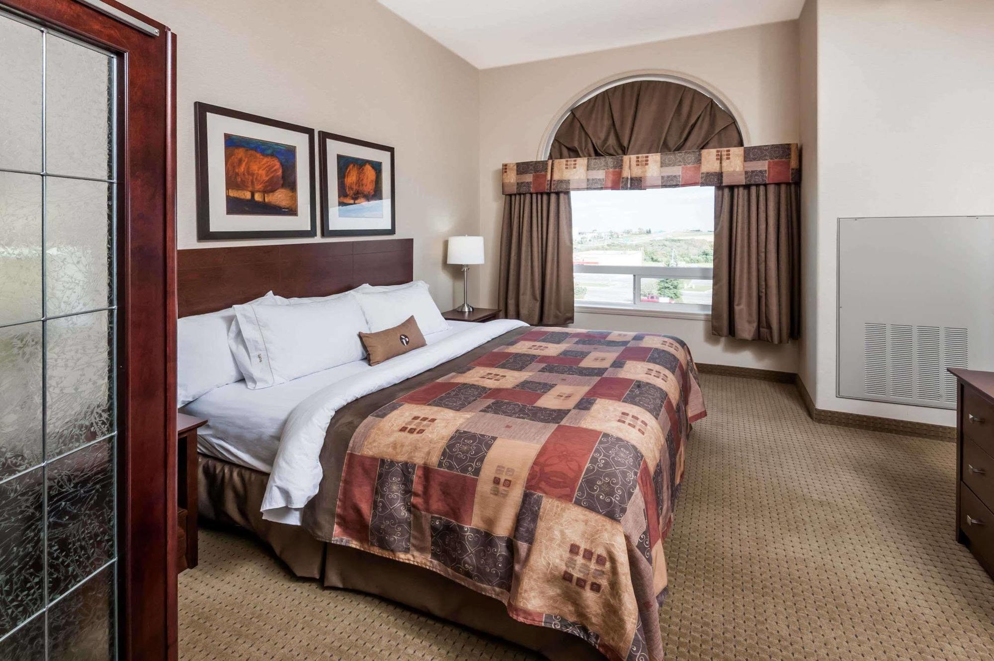 Ramada By Wyndham High River Exterior photo